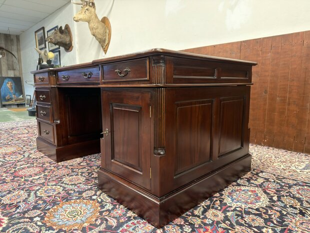 Klassiek-Engels-Antiek-Oud-Chesterfield-Mahoniehout-Bureau-Desk-Partnerdesk-Groen-Leder
