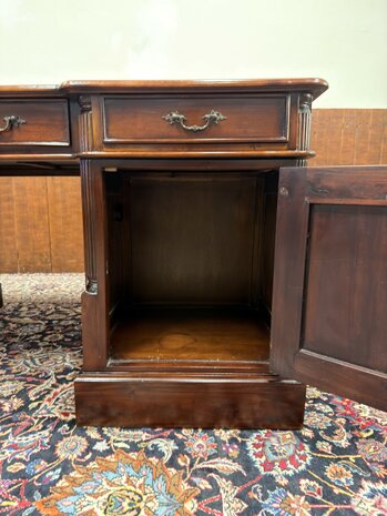 Klassiek-Engels-Antiek-Oud-Chesterfield-Mahoniehout-Bureau-Desk-Partnerdesk-Groen-Leder
