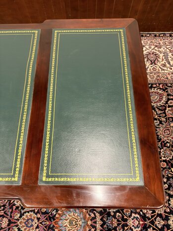 Klassiek-Engels-Antiek-Oud-Chesterfield-Mahoniehout-Bureau-Desk-Partnerdesk-Groen-Leder
