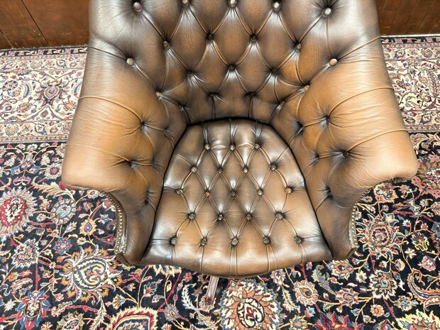 Klassiek-Oud-Antiek-Engels-Chesterfield-Bureaustoel-Director-Directors-Chair-Bruin-Leder