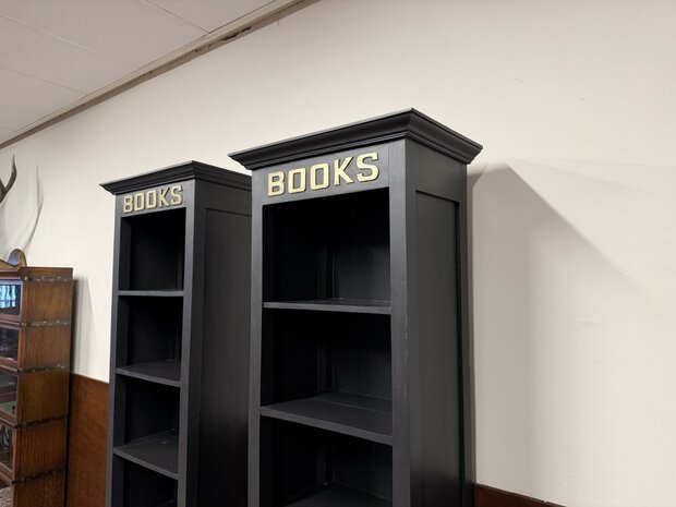 Klassiek-Engels-Antiek-Oud-Chesterfield-Teak-Boekenkast-Kast-Zwart