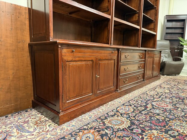 Klassiek-Engels-Antiek-Oud-Chesterfield-Eikenhout-Boekenkast-Bibliotheekkast-Kast