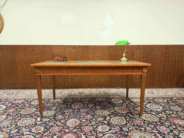 Klassiek-Antiek-Oud-Engels-Chesterfield-Schrijftafel-Bureau-Desk-met-Groen-Leder-Ingelegd