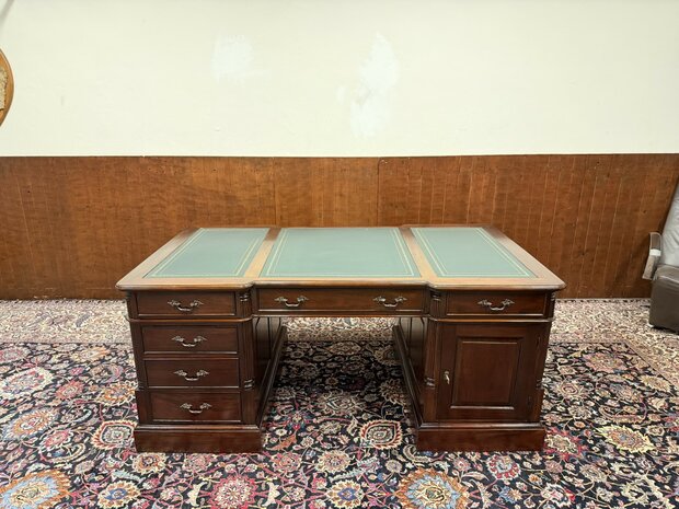 Klassiek-Engels-Antiek-Oud-Chesterfield-Mahonie-Bureau-Desk-Parnerdesk-met-Groen-Leder-Ingelegd
