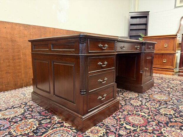 Klassiek-Engels-Antiek-Oud-Chesterfield-Mahonie-Bureau-Desk-Parnerdesk-met-Groen-Leder-Ingelegd
