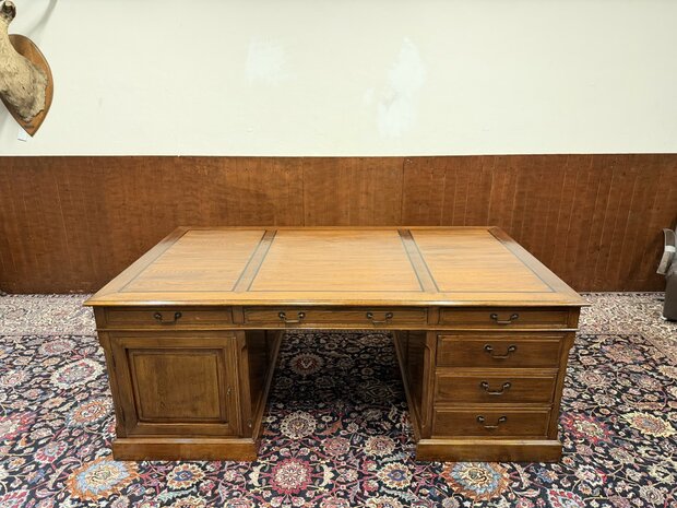 Klassiek-Engels-Antiek-Oud-Chesterfield-Eikenhout-Eichholtz-Bureau-Desk-Parnerdesk