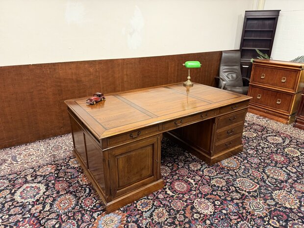 Klassiek-Engels-Antiek-Oud-Chesterfield-Eikenhout-Eichholtz-Bureau-Desk-Parnerdesk