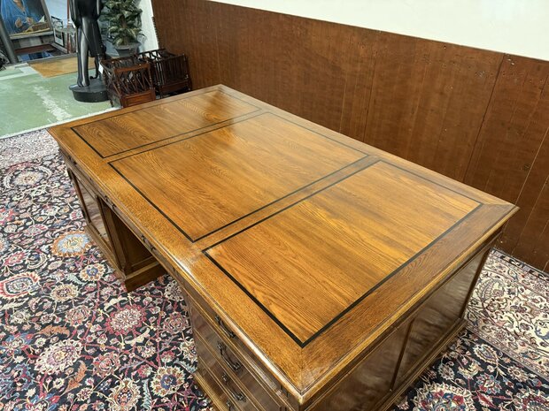 Klassiek-Engels-Antiek-Oud-Chesterfield-Eikenhout-Eichholtz-Bureau-Desk-Parnerdesk