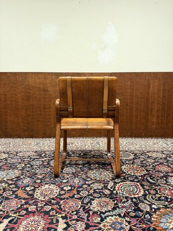 Ralph-Lauren-stijl-lederen-stoel-met-gesp-Jacques-Adnet-stijl