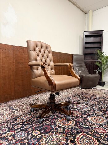 Klassiek-Oud-Antiek-Engels-Chesterfield-Bruin-Lederen-President-Chair-Bureaustoel