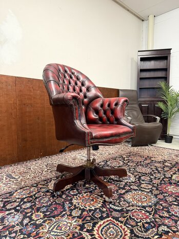 Klassiek-Engels-Oud-Antiek-Chesterfield-Vintage-Springvale-Bureaustoel-Director-Chair-Oxblood-Leder