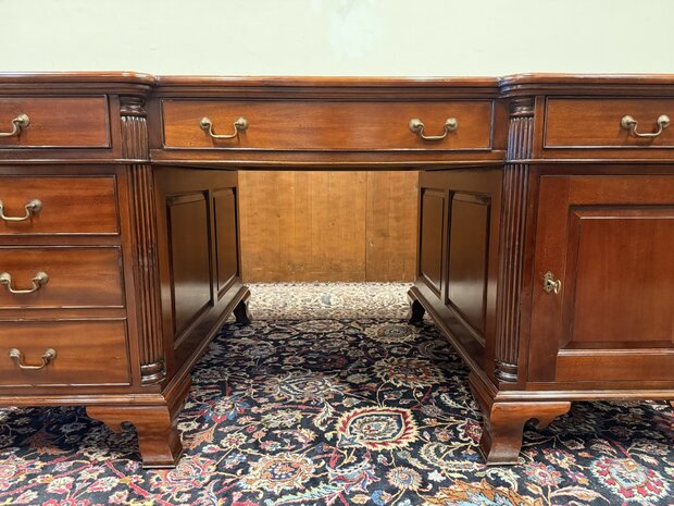 Klassiek-Engels-Oud-Antiek-Chesterfield-Vintage-Bureau-Partnerdesk-Desk-met-Groen-Leder-Ingelegd