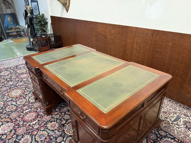 Klassiek-Engels-Oud-Antiek-Chesterfield-Vintage-Bureau-Partnerdesk-Desk-met-Groen-Leder-Ingelegd
