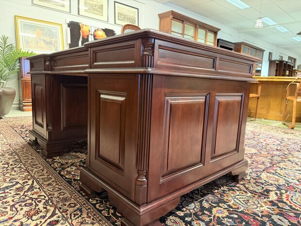 Klassiek-Engels-Oud-Antiek-Chesterfield-Vintage-Bureau-Desk-met-Groen-Leder-Ingelegd