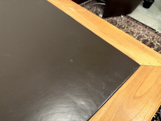Klassiek-Engels-Antiek-Oud-Chesterfield-Vintage-Bureau-Desk-Teakhout-met-Bruin-Leder-Ingelegd