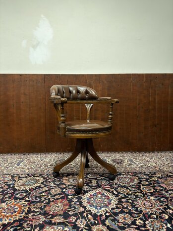 Klassiek-Engels-Antiek-Oud-Chesterfield-Vintage-Bureaustoel-Captain-Chair-Bruin-Leder