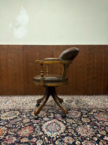 Klassiek-Engels-Antiek-Oud-Chesterfield-Vintage-Bureaustoel-Captain-Chair-Bruin-Leder
