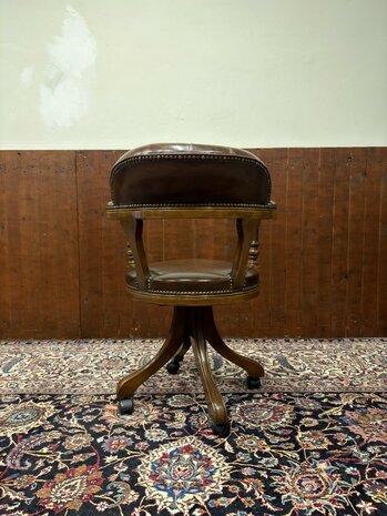 Klassiek-Engels-Antiek-Oud-Chesterfield-Vintage-Bureaustoel-Captain-Chair-Bruin-Leder