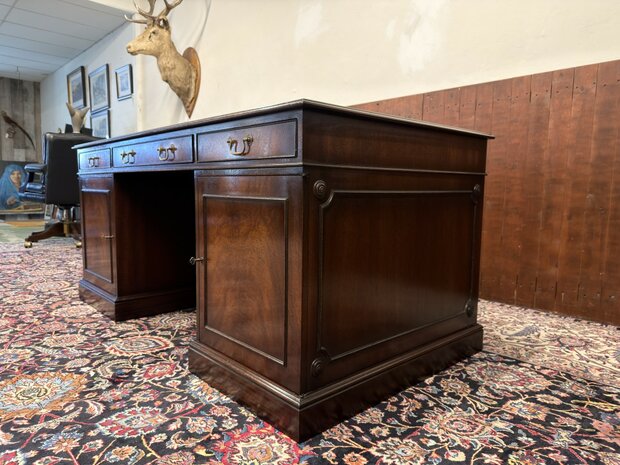 Klassiek-Oud-Antiek-Engels-Antiek-Vintage-Chesterfield-Bureau-Desk-Partnerdesk-Paars-Bordeaux-LederKlassiek-Oud-Antiek-Engels-A