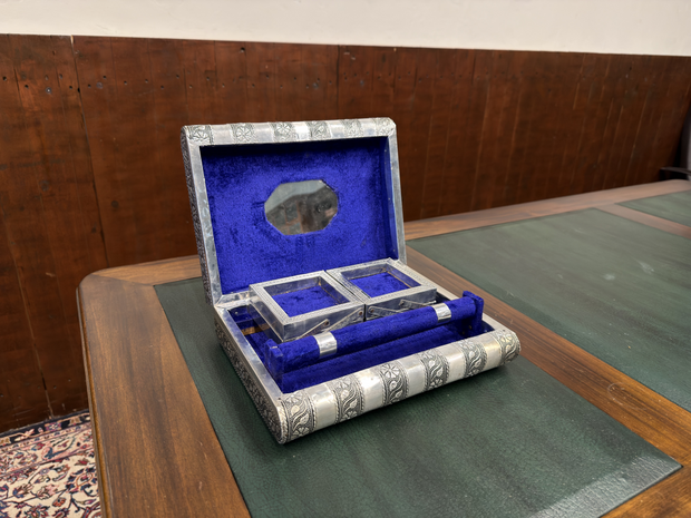 Antieke-sieradendoos-juwelen-doos-met-olifanten