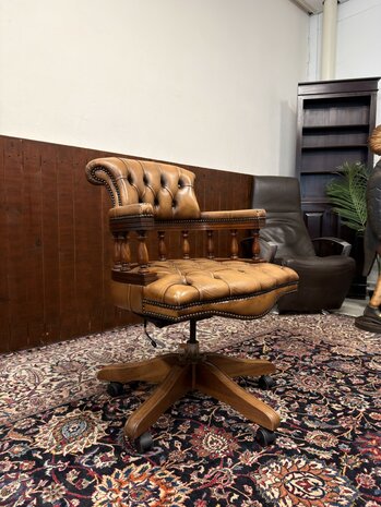 Klassiek-Antiek-Oud-Engels-Chesterfield-Set-Vintage-Bureaustoel-Captain-Chair-Bruin