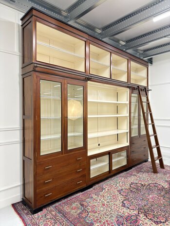 Klassiek-Antiek-Oud-Engels-Chesterfield-Vintage-Art-Deco-Boekenkast-Bibliotheekkast-Kast-met-Ladder-Trap
