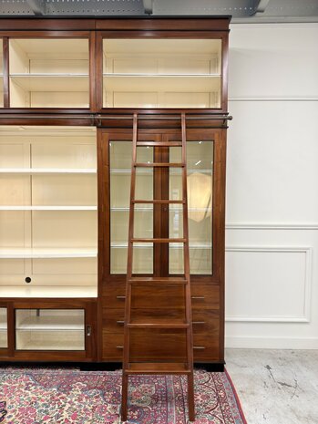Klassiek-Antiek-Oud-Engels-Chesterfield-Vintage-Art-Deco-Boekenkast-Bibliotheekkast-Kast-met-Ladder-Trap