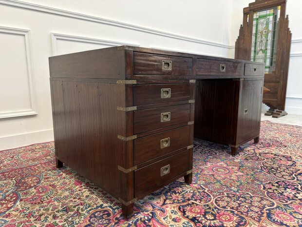 Klassiek-Antiek-Engels-Vintage-Chesterfield-Bureau-Desk-met-Bruin-Leder-Ingelegd