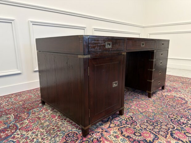 Klassiek-Antiek-Engels-Vintage-Chesterfield-Bureau-Desk-met-Bruin-Leder-Ingelegd