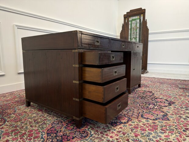 Klassiek-Antiek-Engels-Vintage-Chesterfield-Bureau-Desk-met-Bruin-Leder-Ingelegd