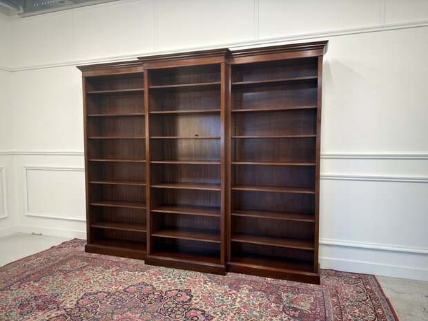 Klassiek-Engels-Antiek-Oud-Vintage-Chesterfield-Heldense-Exclusive-Boekenkast-Bibliotheekkast-Kast