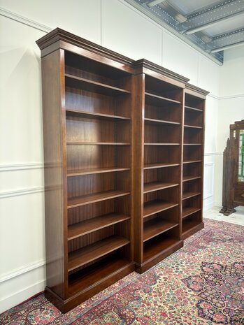 Klassiek-Engels-Antiek-Oud-Vintage-Chesterfield-Heldense-Exclusive-Boekenkast-Bibliotheekkast-Kast