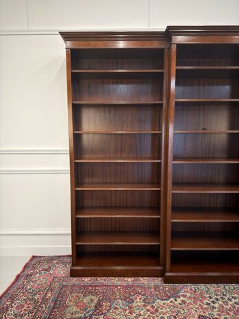 Klassiek-Engels-Antiek-Oud-Vintage-Chesterfield-Heldense-Exclusive-Boekenkast-Bibliotheekkast-Kast