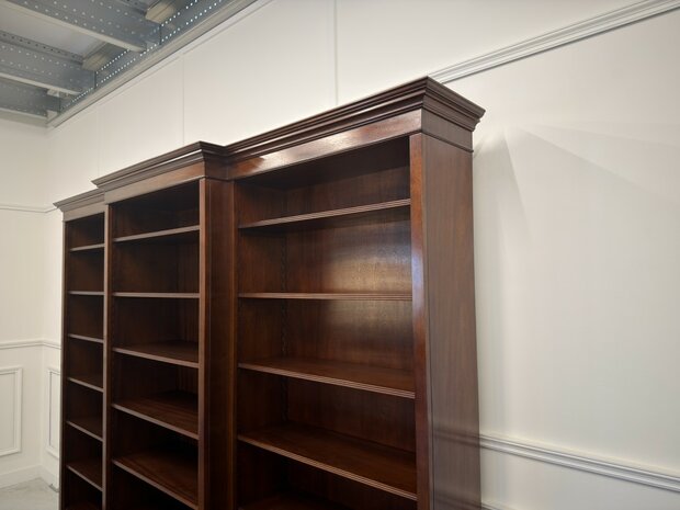 Klassiek-Engels-Antiek-Oud-Vintage-Chesterfield-Heldense-Exclusive-Boekenkast-Bibliotheekkast-Kast