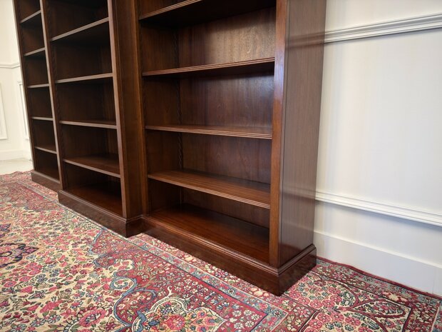 Klassiek-Engels-Antiek-Oud-Vintage-Chesterfield-Heldense-Exclusive-Boekenkast-Bibliotheekkast-Kast