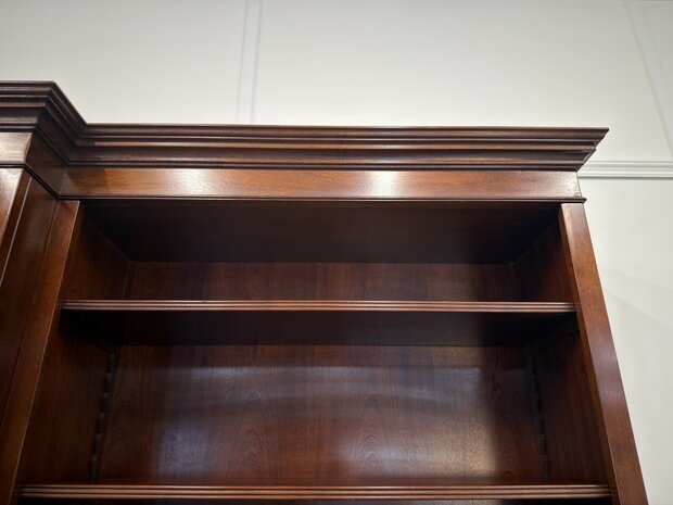 Klassiek-Engels-Antiek-Oud-Vintage-Chesterfield-Heldense-Exclusive-Boekenkast-Bibliotheekkast-Kast