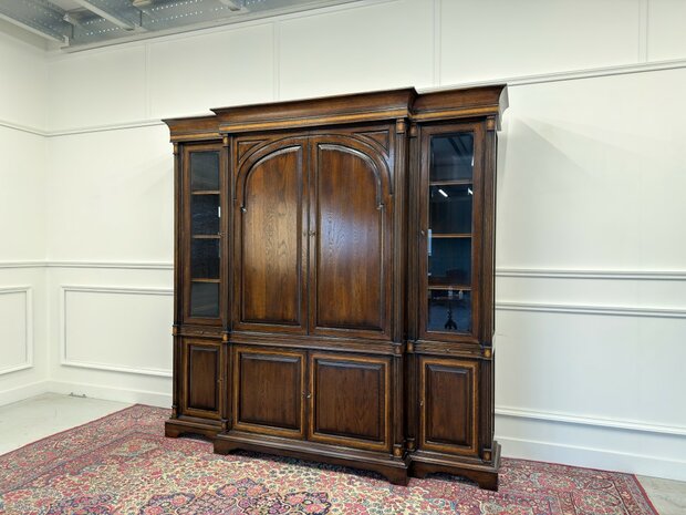 Klassiek-Antiek-Engels-Vintage-Chesterfield-Eikenhouten-Royal-Antique-Collecton-RAC-Boekenkast-Bibliotheekkast-Kast