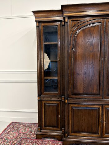 Klassiek-Antiek-Engels-Vintage-Chesterfield-Eikenhouten-Royal-Antique-Collecton-RAC-Boekenkast-Bibliotheekkast-Kast