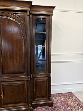 Klassiek-Antiek-Engels-Vintage-Chesterfield-Eikenhouten-Royal-Antique-Collecton-RAC-Boekenkast-Bibliotheekkast-Kast