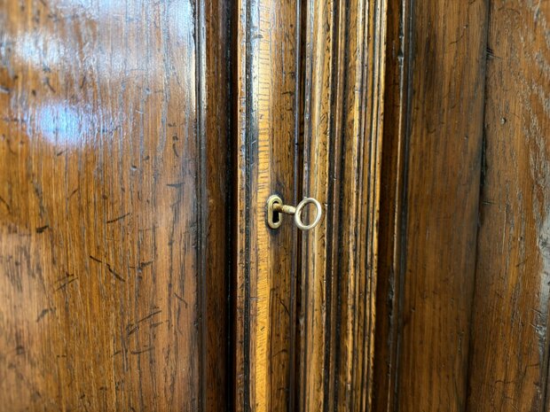 Klassiek-Antiek-Engels-Vintage-Chesterfield-Eikenhouten-Royal-Antique-Collecton-RAC-Boekenkast-Bibliotheekkast-Kast