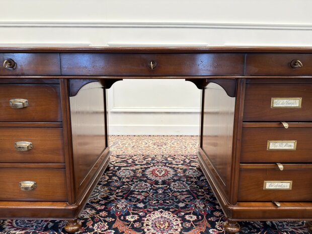 Klassiek-Engels-Antiek-Oud-Chesterfield-Vintage-Italiaans-Assi-D'Asolo-Bureau-Desk-Partnerdesk-Kersenhout-Zwart-Leder-In