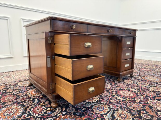 Klassiek-Engels-Antiek-Oud-Chesterfield-Vintage-Italiaans-Assi-D'Asolo-Bureau-Desk-Partnerdesk-Kersenhout-Zwart-Leder-In