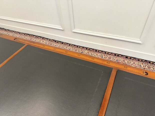 Klassiek-Engels-Antiek-Oud-Chesterfield-Vintage-Italiaans-Assi-D'Asolo-Bureau-Desk-Partnerdesk-Kersenhout-Zwart-Leder-In