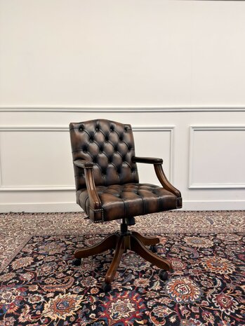 Klassiek-Engels-Antiek-Oud-Chesterfield-Vintage-Bureaustoel-President-Chair-Oxblood-Bruin-Leder