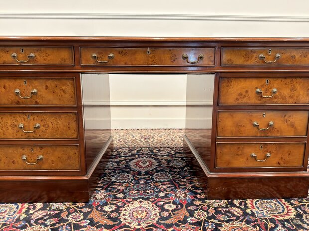 Klassiek-Italiaans-Antiek-Oud-Vintage-Wortelnoten-hout-Bureau-Desk-Groen-Leder