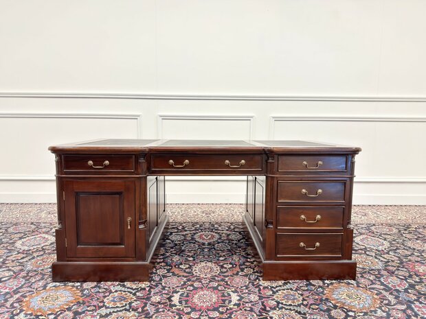 Klassiek-Engels-Antiek-Oud-Vintage-Chesterfield-Bureau-Desk-Partnerdesk-met-Groen-Leder