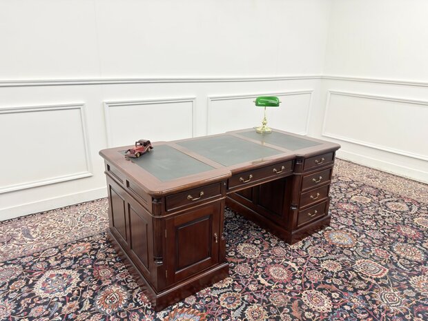 Klassiek-Engels-Antiek-Oud-Vintage-Chesterfield-Bureau-Desk-Partnerdesk-met-Groen-Leder