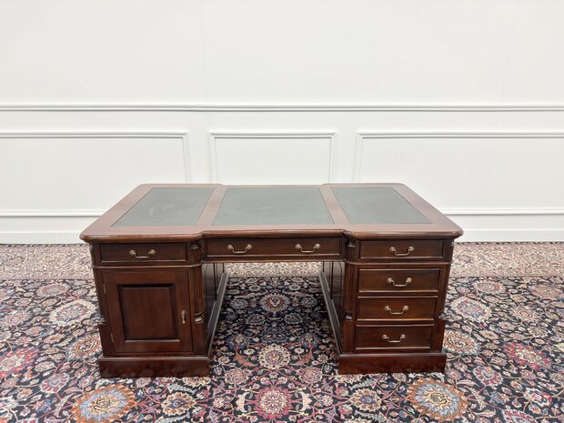 Klassiek-Engels-Antiek-Oud-Vintage-Chesterfield-Bureau-Desk-Partnerdesk-met-Groen-Leder