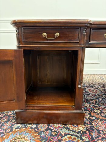 Klassiek-Engels-Antiek-Oud-Vintage-Chesterfield-Bureau-Desk-Partnerdesk-met-Groen-Leder