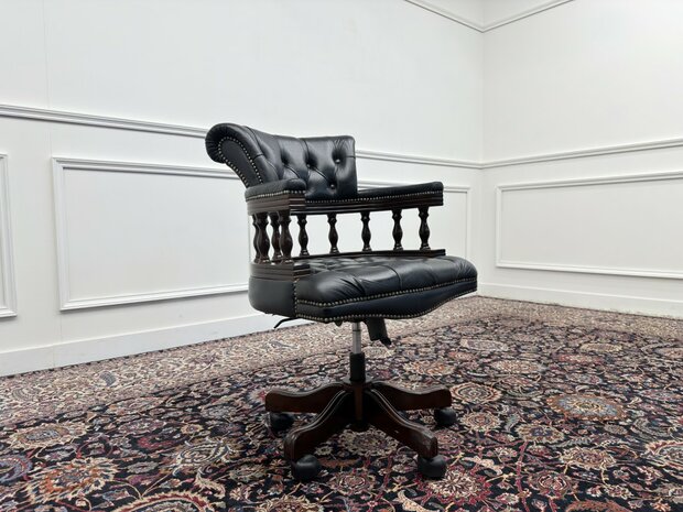 Klassiek-Engels-Antiek-Oud-Vintage-Chesterfield-Bureaustoel-Captain-Chair-Zwart-Leder
